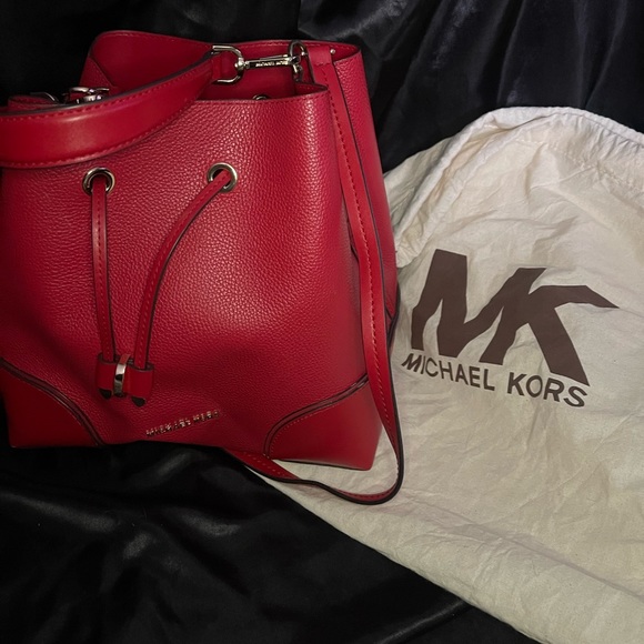 Michael Kors Red Mercer Leather Bucket Shoulder Bag - Picture 4 of 8